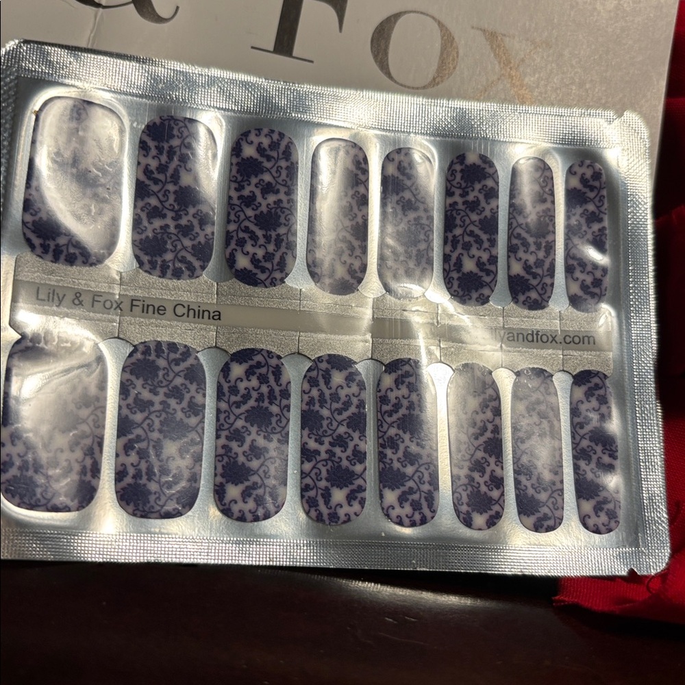 MWOT NAIL PRODUCTS GEL STRIPS: DASHING, DIVA, AND LILY AND FOX - Picture 5 of 14
